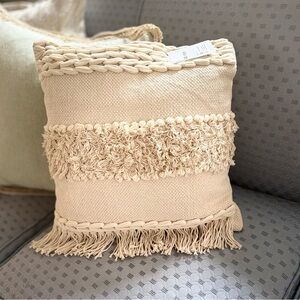 Bit of Meraki Vesparina Throw Pillow - Thumbnail 3